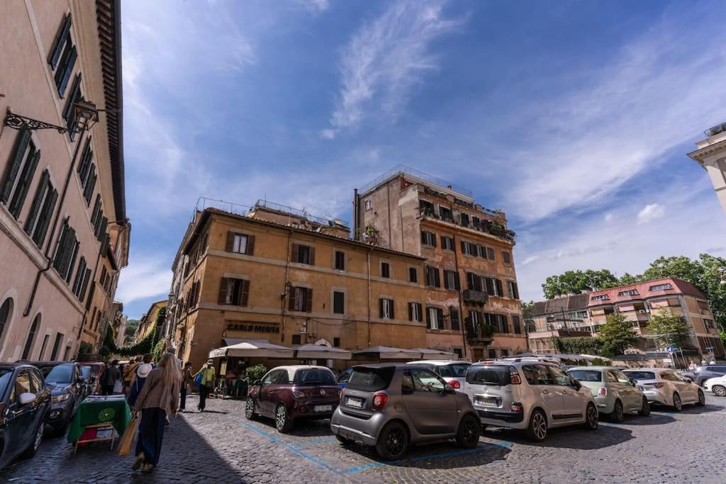 Trastevere At Piazza Giuditta Arcuati * Rome